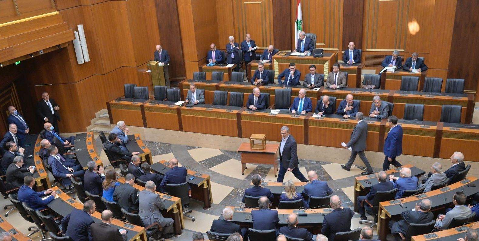 أول جلسة لانتخاب رئيس الجمهورية .. منافسة بين الورقة البيضاء وميشال معوض