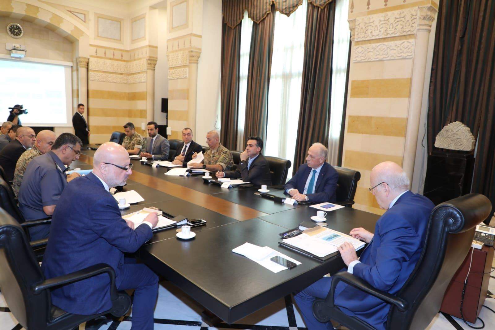 إجتماع وزاري أمني في السرايا حول "الهجرة غير الشرعية".. وإجراءات إدارية إعلامية وأمنية لمنع "تهديد الامن القومي"