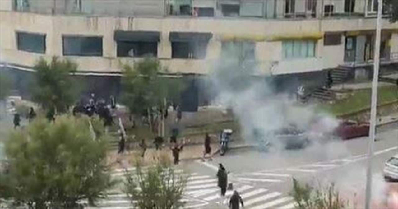 بالفيديو - لن تصدقوا المشاهد .. حرب شوارع حقيقية في اسبانيا !!