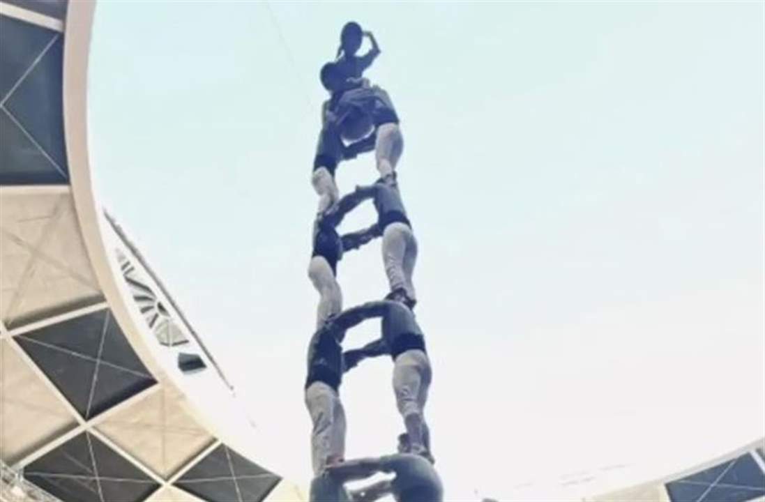 بالفيديو - مسابقة تراثية ترجع إلى القرن الثامن عشر... أبراج بشرية ترتفع لأكثر من عشرة أمتار 