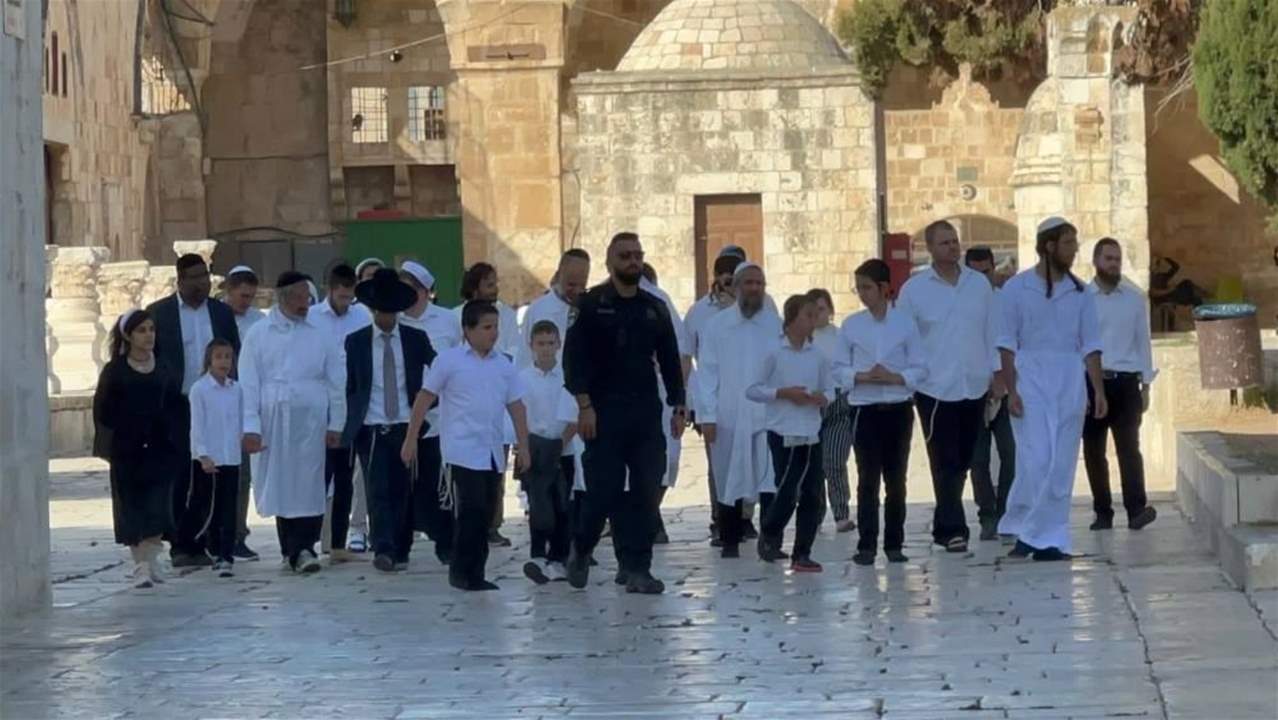  مئات المستوطنين يقتحمون المسجد الأقصى بـ"عيد الغفران" .. وحصار مشدد من الاحتلال على القدس المحتلة 