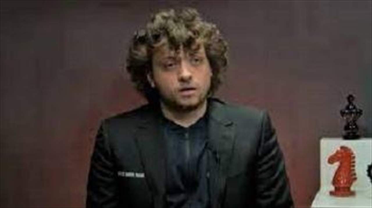 كشف أكثر من 100 تزوير بطله استاذ دولي كبير !!