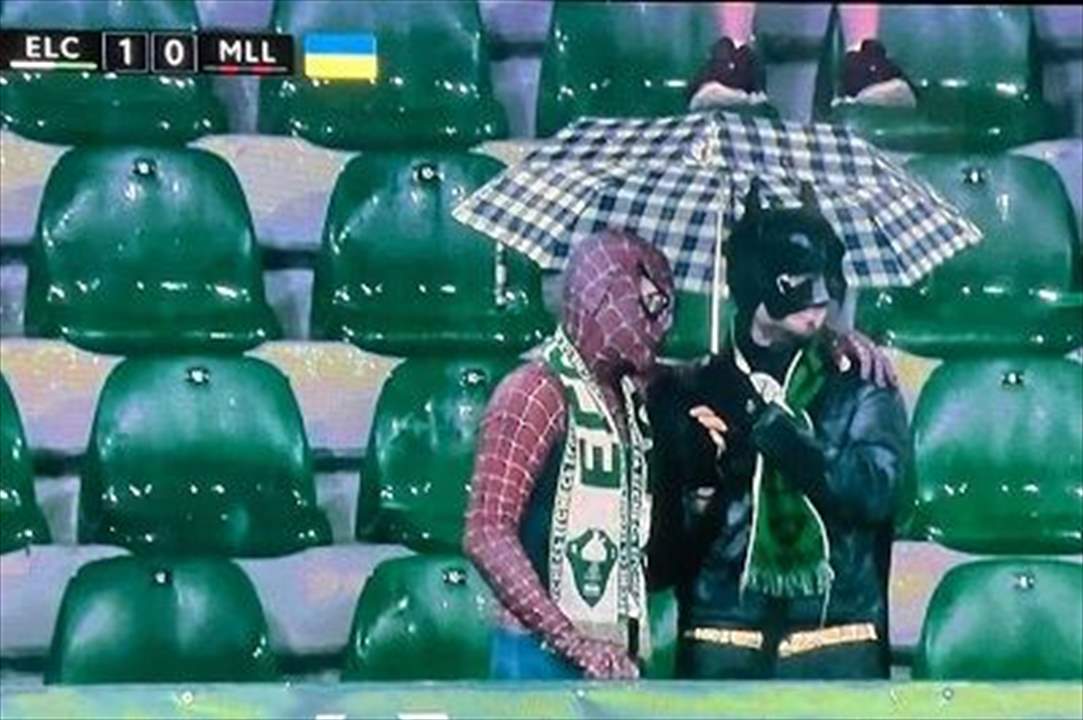 فيديو - سبايدرمان وباتمان معاً من أجل كرة قدم