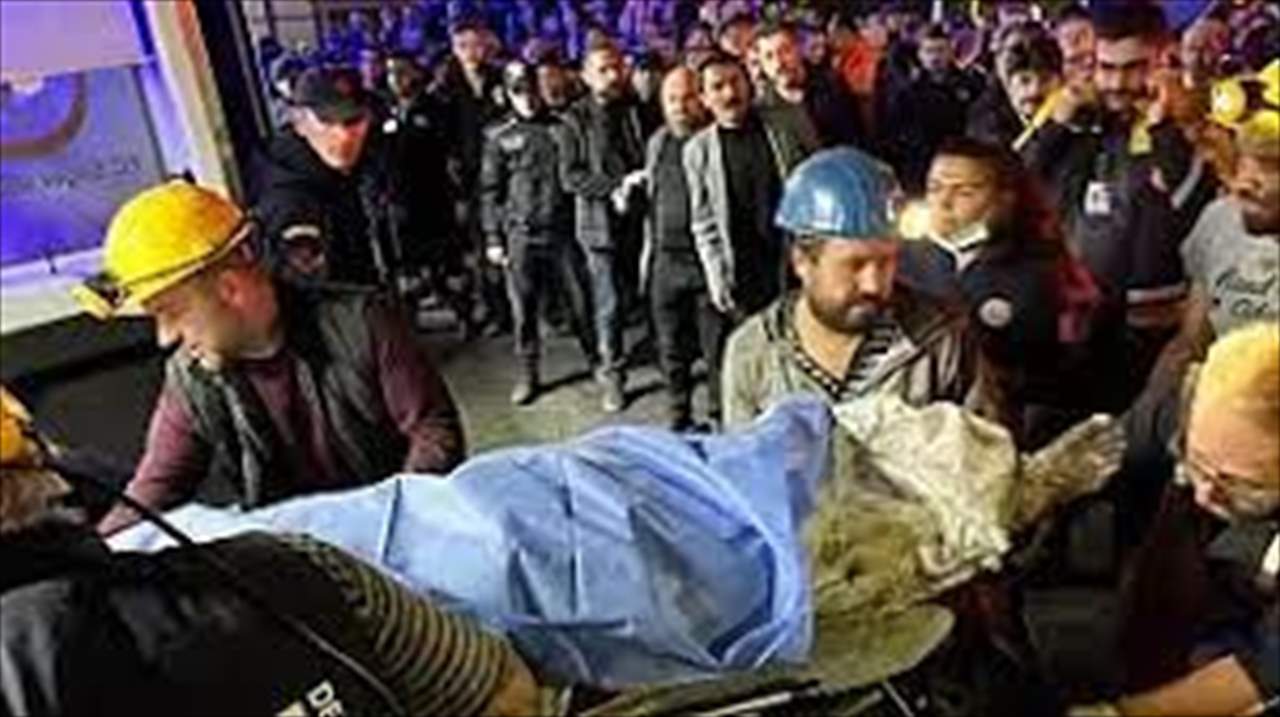 28 قتيلا في انفجار المنجم في تركيا ومحاولات لإنقاذ عشرات العمال العالقين