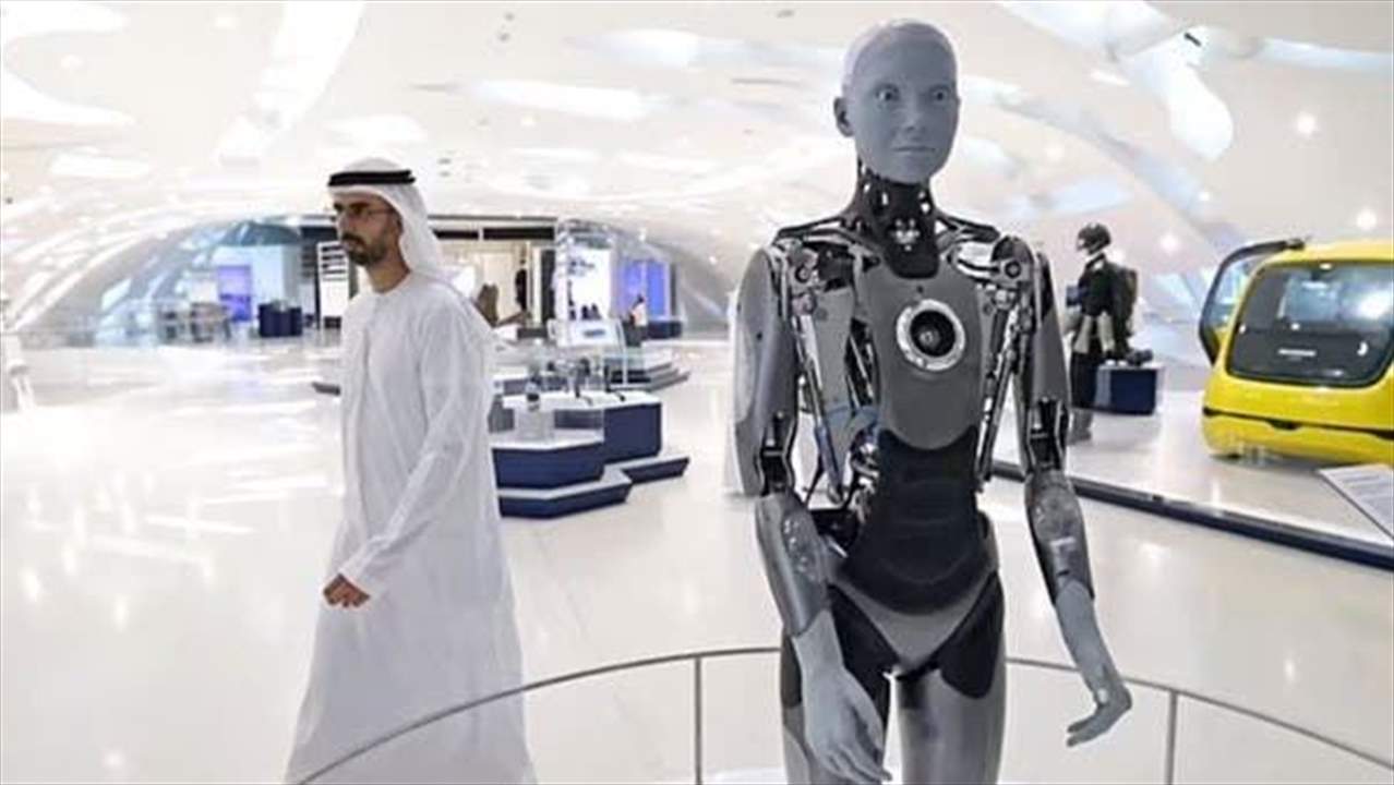     "أميكا" أذكى روبوت في العالم يُطمئن البشر من دبي: لن نأخذ وظائفكم