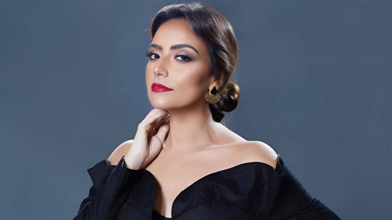 شيرين عبد الوهاب تم "سحلها " من 10 اشخاص..سارة الطباخ تروي ما حصل