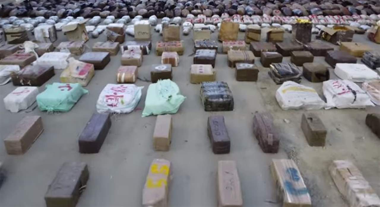 بالفيديو - ضبط 10 اطنان من المخدرات في السويس