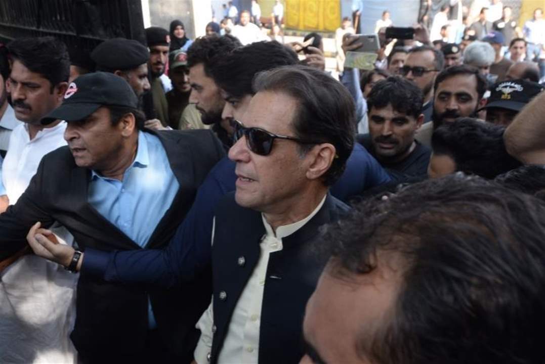 قرار قضائي: "غير مؤهل لتولي أي منصب سياسي".. عمران خان يلجأ للمحكمة العليا الباكستانية!