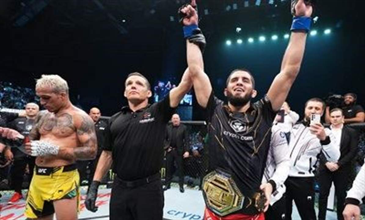 بالفيديو - إسلام ماختشييف يخنق البرازيلي أوليفيرا