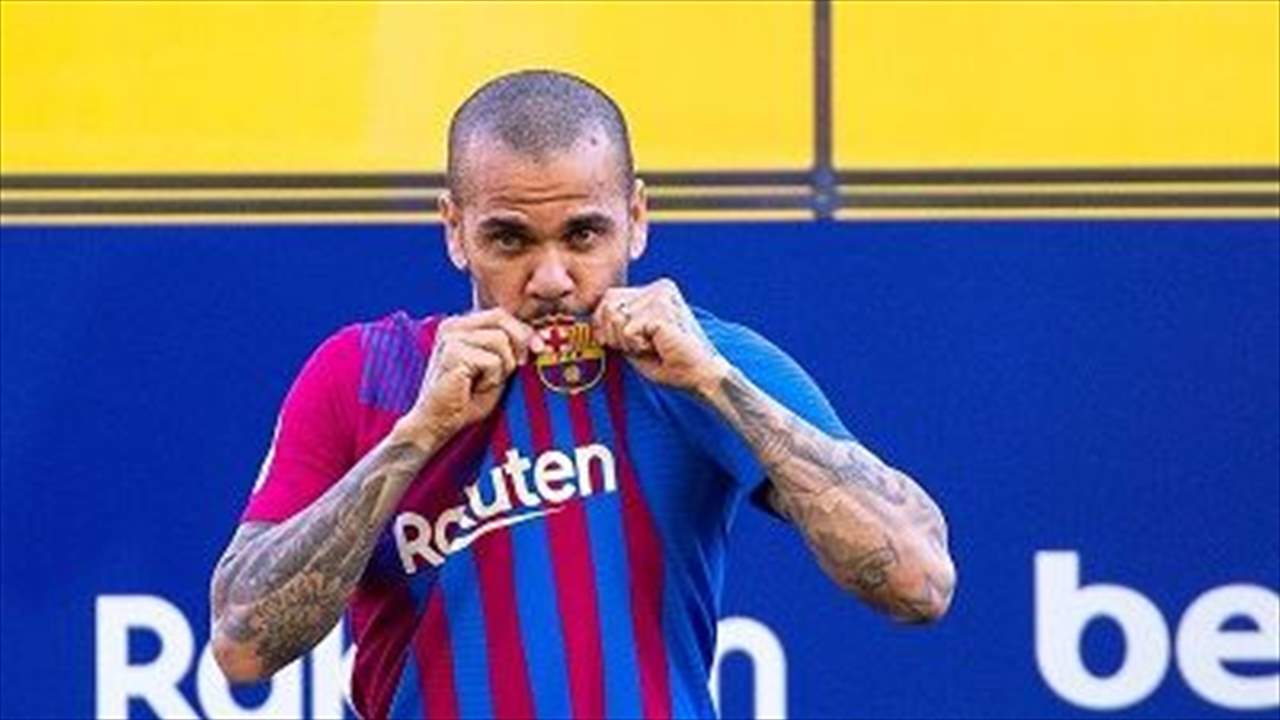 بالفيديو - داني ألفيش مجدداً في برشلونة