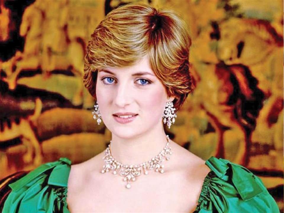 عرض "قالب يد الأميرة ديانا" في مزاد علني والسعر خيالي!