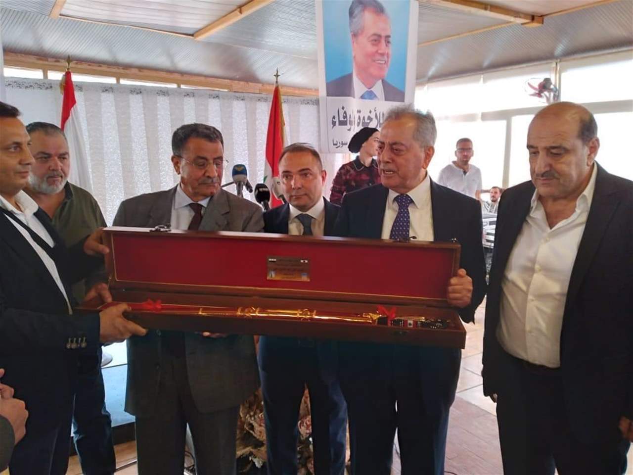 عشائر وعائلات بعلبك - الهرمل كرمت سفير سوريا في لبنان علي عبد الكريم