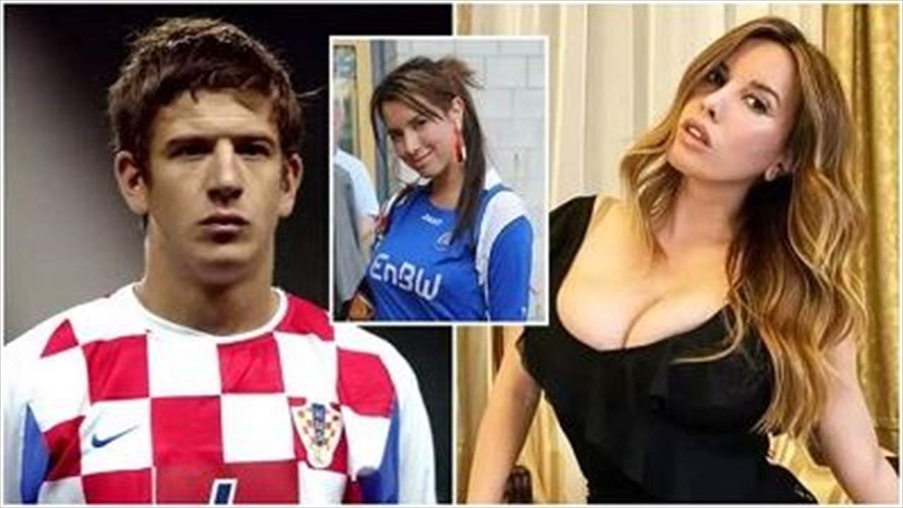 حقق حُلمه  .. مارس الجنس مع زوجته في منتصف الملعب !!