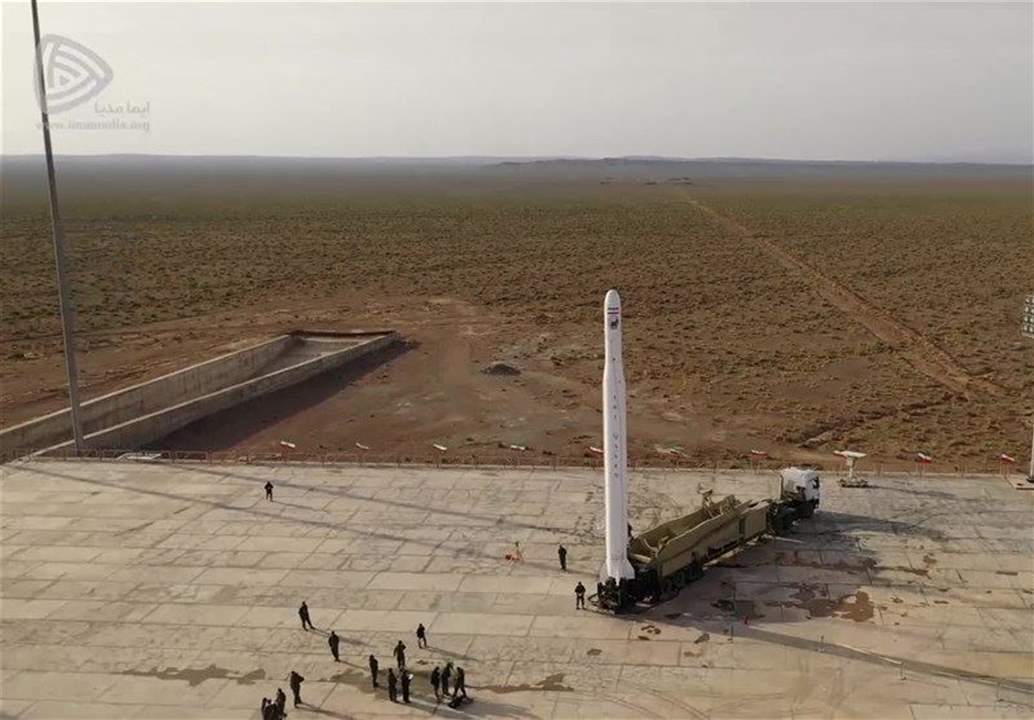 الحرس الثوري الإيراني يعلن إطلاق صاروخ حامل للأقمار الصناعية بنجاح