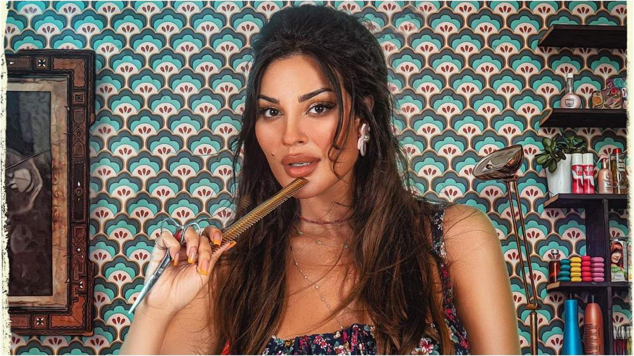 بعد أن توعدتها أمام الجميع.. نادين نسيب نجيم ترد على وفاء موصللي: مشكلجية!