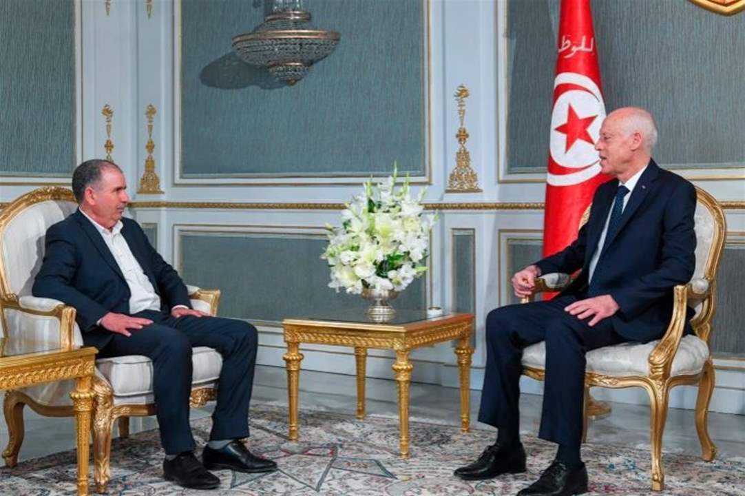 اتحاد الشغل في تونس يحذر من انفجارات اجتماعية.. وحزبان مؤيدان للرئيس يتخوفان من عزوف انتخابي