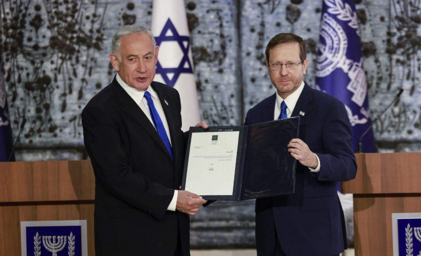 نتنياهو يتسلّم رسميًا تكليفه بتشكيل الحكومة "الأكثر يمينيّة" في تاريخ الكيان