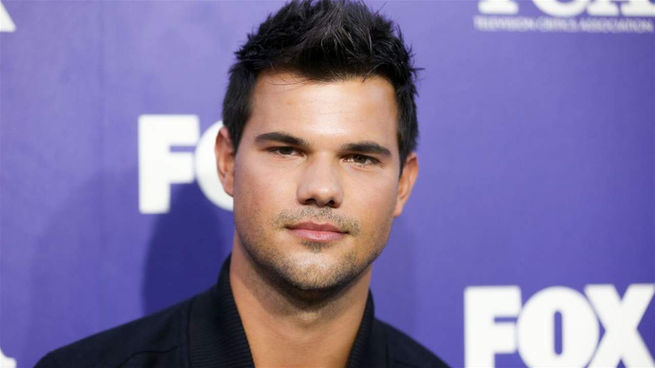 زواج نجم "Twilight " تايلور لوتنر في أجواء بسيطة في إحدى الغابات