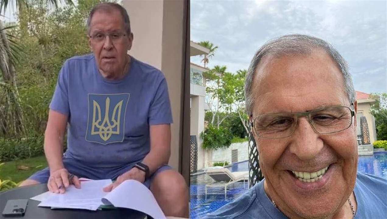 بالفيديو ـ بـ"شورت وابتسامة".. لافروف يرد على مزاعم نقله إلى المستشفى في إندونيسيا!