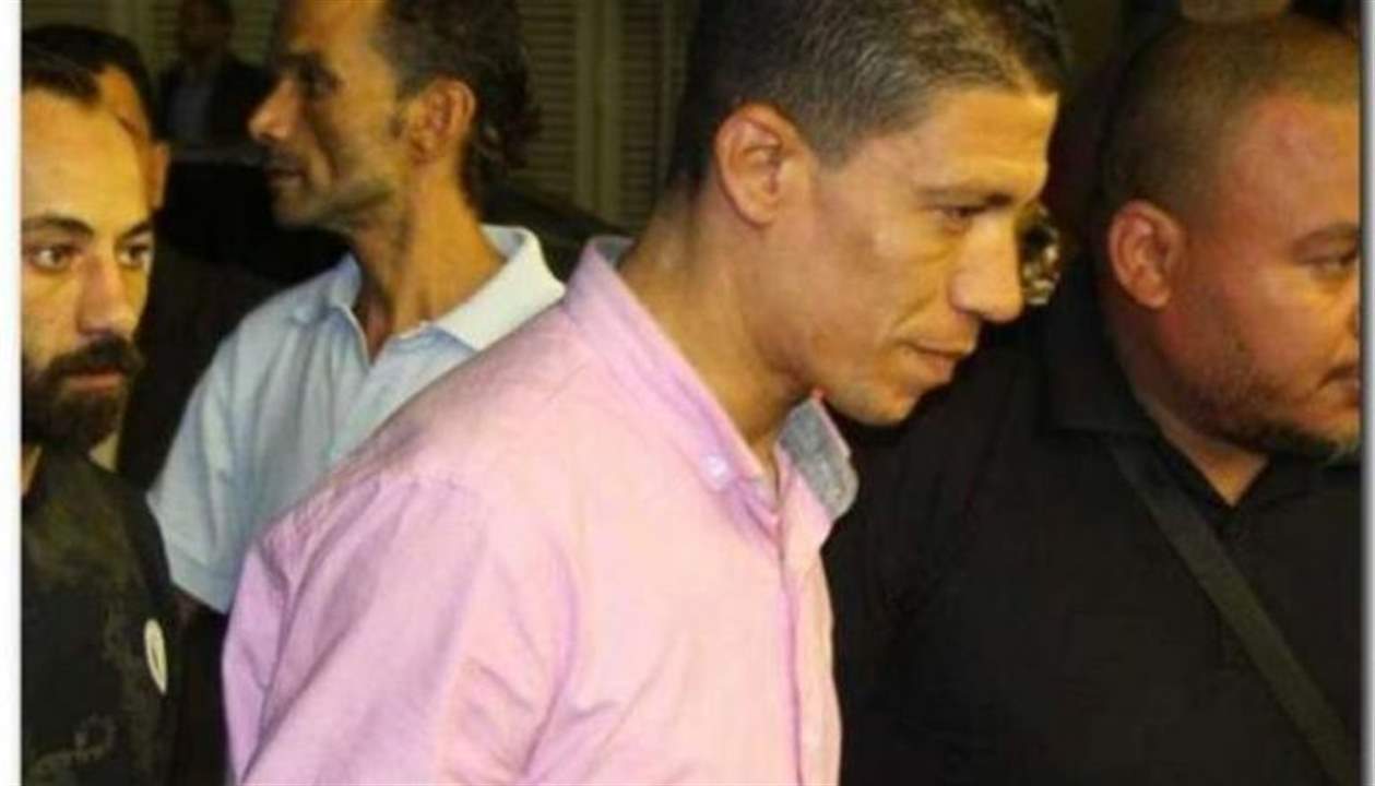 القصة الكاملة لعامل النظافة المصري.. من محل الكشري إلى السجن وهذه تهمته !