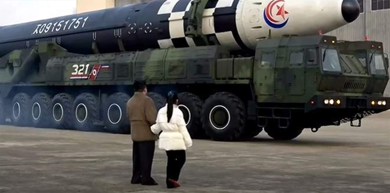 بالصور ـ ابنة زعيم كوريا الشمالية تظهر في نزهة عائلية بين الصواريخ