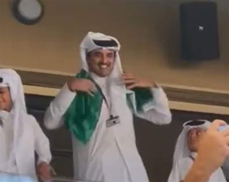 بالفيديو - أمير قطر يطل من المدرجات السعودية لدعم "الصقور الخضر" ضد الأرجنتين