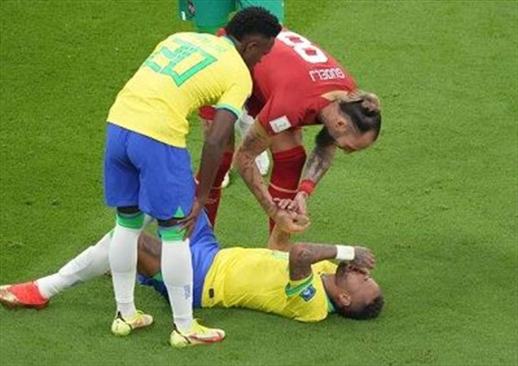 فيديو - نيمار يبكي ومخاوف كبيرة من خروجه من المونديال