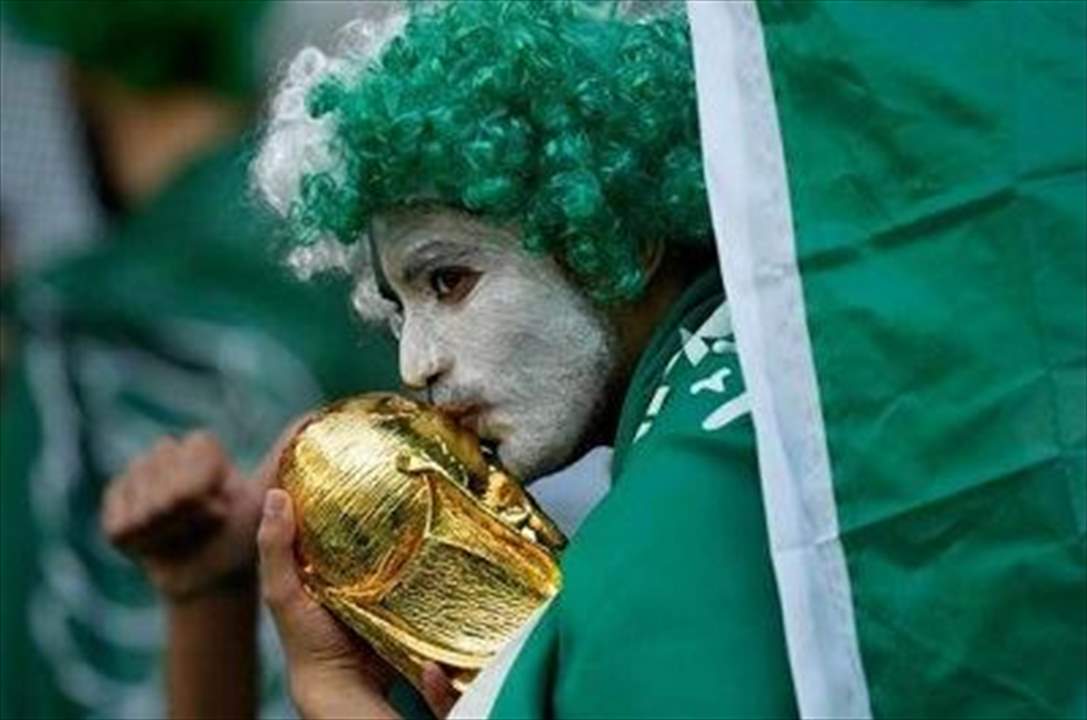 فيديو - مُشجع سعودي يُهين مراسل اسرائيلي