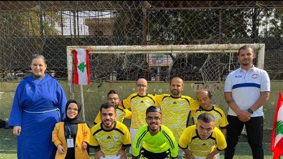 "الفخر" .. تشكيل أول فريق لبناني خاص بقصار القامة في كرة القدم 