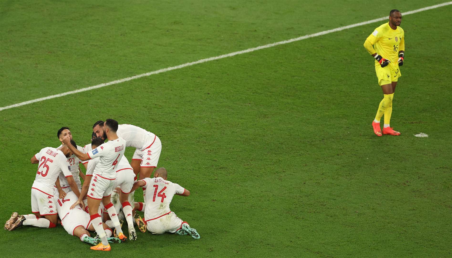 بالفيديو- تونس تودع كأس العالم برأس مرفوع بعد فوز تاريخي على بطل العالم! 