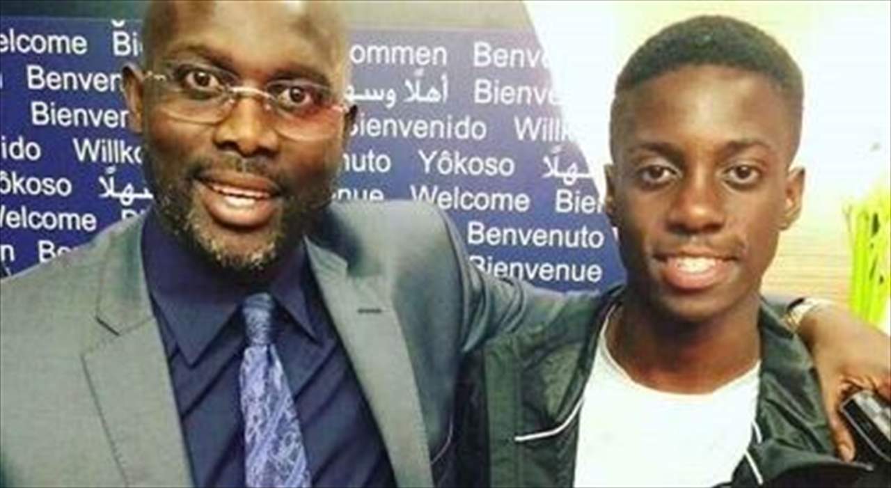 بالفيديو - الرئيس الليبيري يحتفي بنجله الاميركي