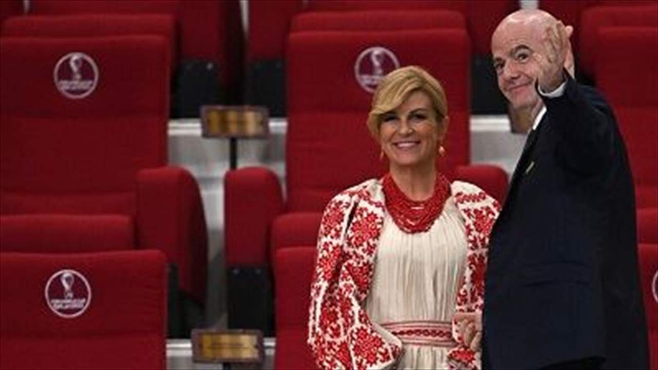 بالفيديو - رئيسة كرواتيا تضع وشاح فلسطين