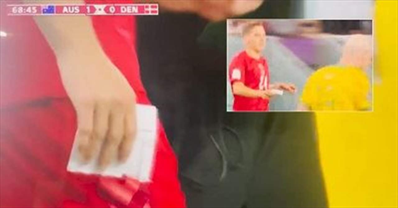 بالفيديو - شاهدوا كيف سرق الاستراليون تعليمات مدرب الدانمارك !!