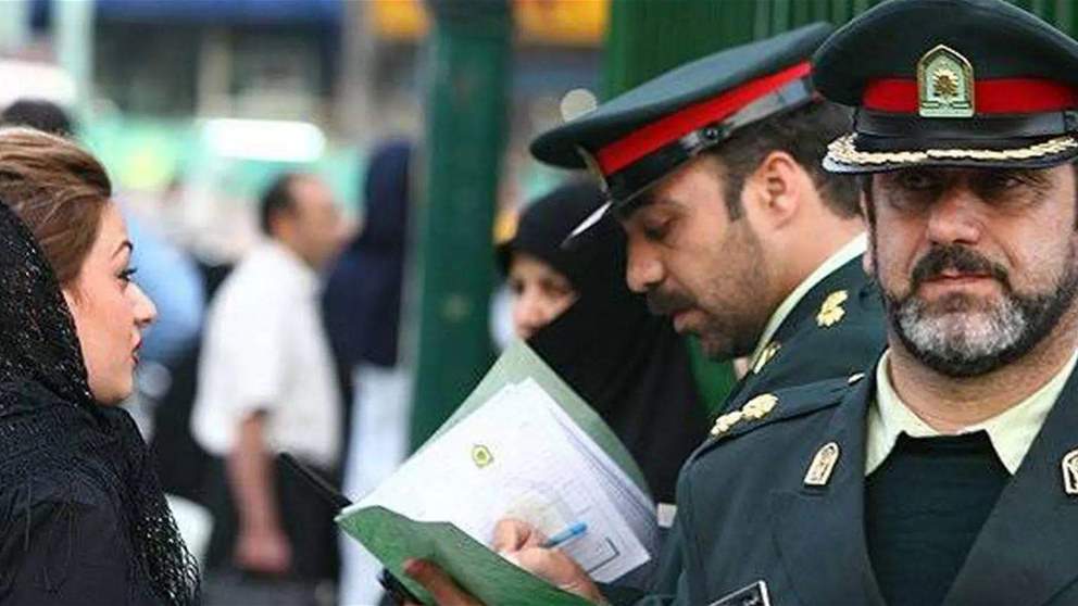 إيران تحل شرطة الأخلاق.. وتراجع قانون الحجاب