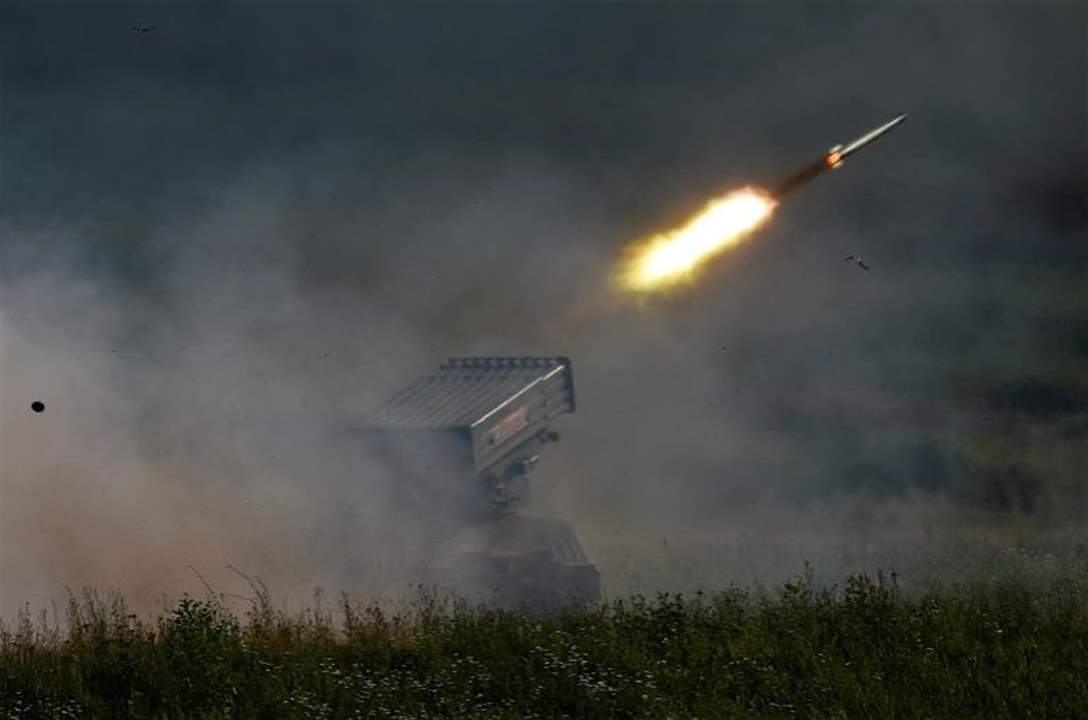 بالفيديو - روسيا تكشف عن إدخالها سلاحا جديدا في الحرب.. وأميركا تدفع بتعزيزات عسكرية إلى بولندا