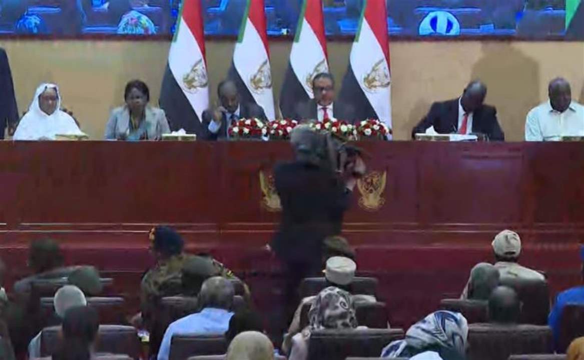 بعد طول انتظار.. توقيع الاتفاق السياسي الإطاري في السودان بين مجلس السيادة وقوى مدنية