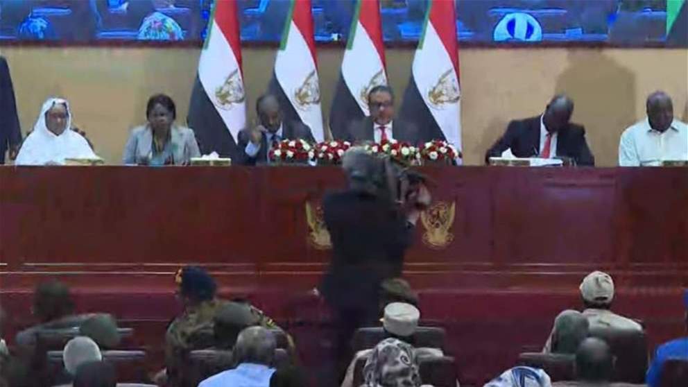 بعد طول انتظار.. توقيع الاتفاق السياسي الإطاري في السودان بين مجلس السيادة وقوى مدنية