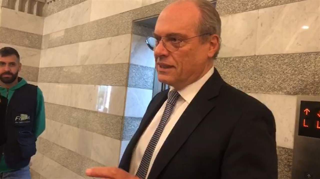 نائب رئيس الحكومة سعادة الشامي رداً على سؤال عن أنه لبى دعوة ميقاتي بناءً على طلب من حزب الله: أنا لا أحد يطلب مني شيء ولا أطلب من أحد شيء وانا من أتخذ قراراتي 