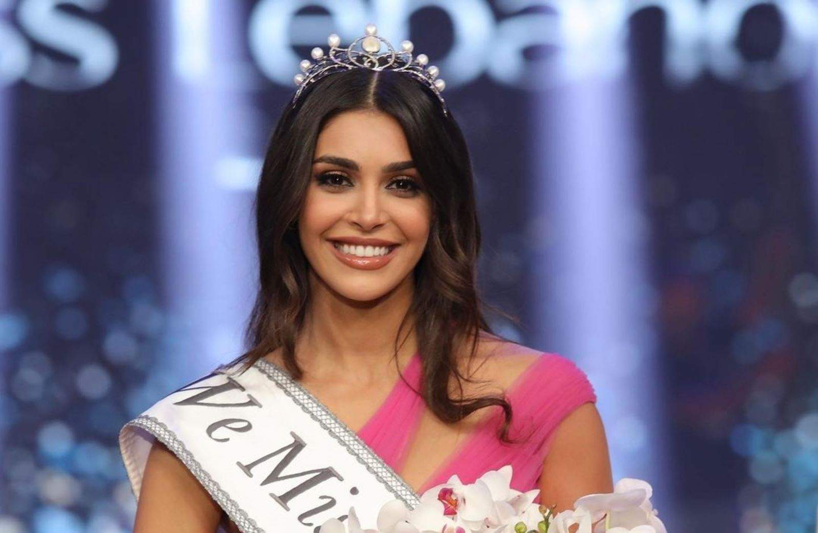 ياسمينا زيتون لـ سائق التاكسي: تذكر اسمي.. سأكون Miss Universe
