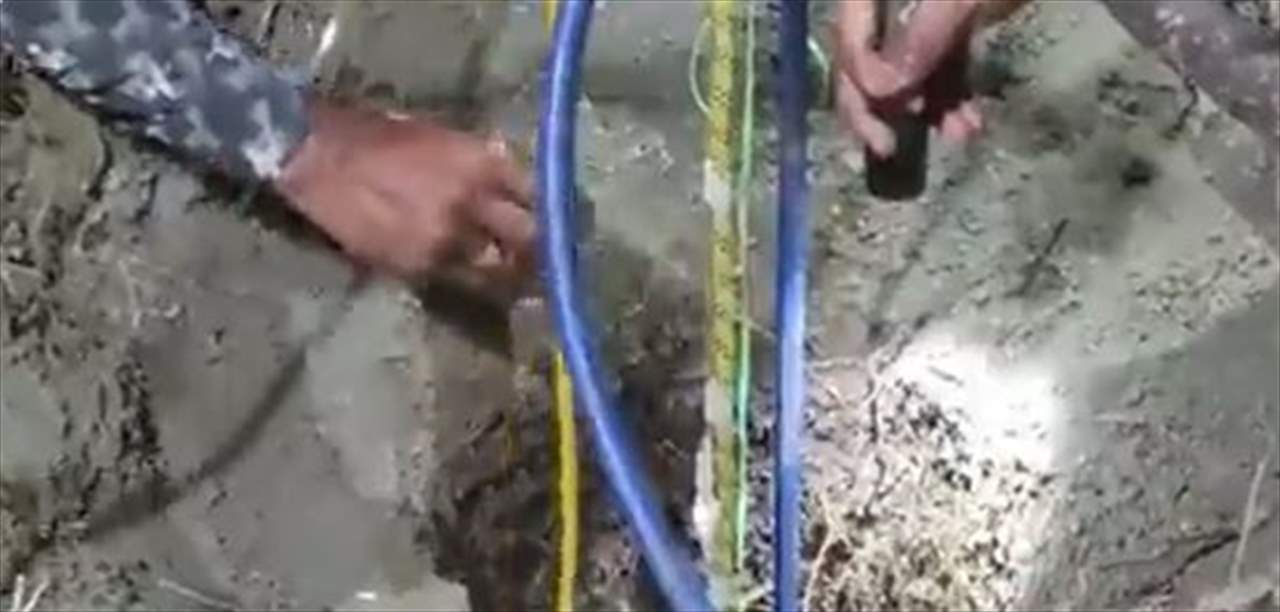 بالفيديو: طفل هندي يسقط في بئر عميق