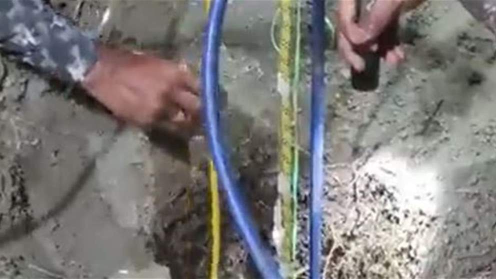 بالفيديو: طفل هندي يسقط في بئر عميق