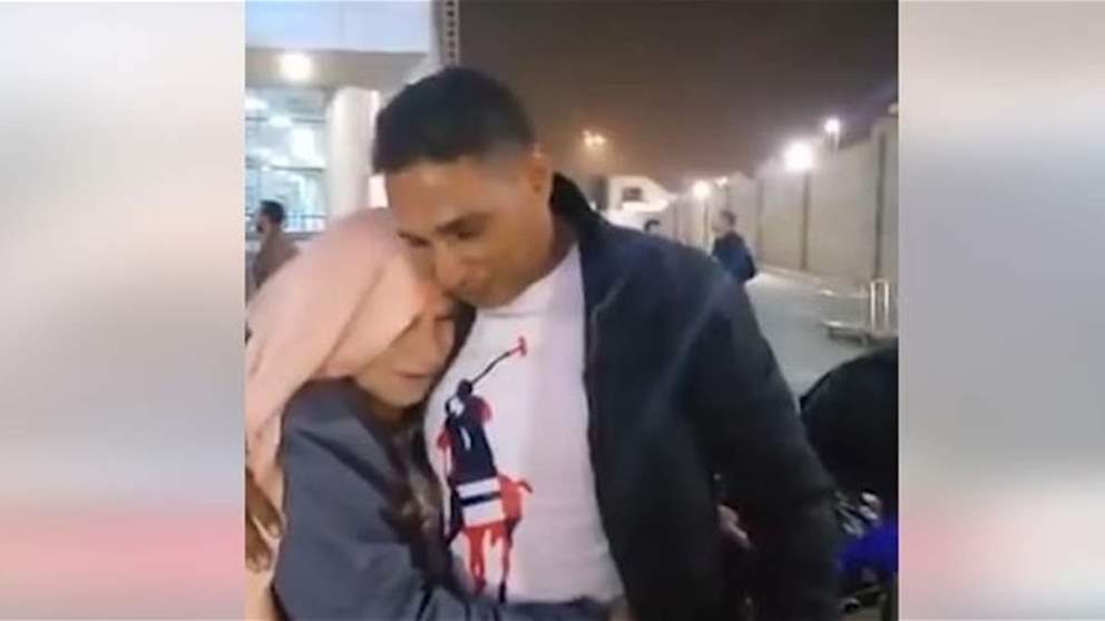 بالفيديو ـ شاب أردني يعود لحضن أمه المصرية بعد 43 عاماً من الفراق !!