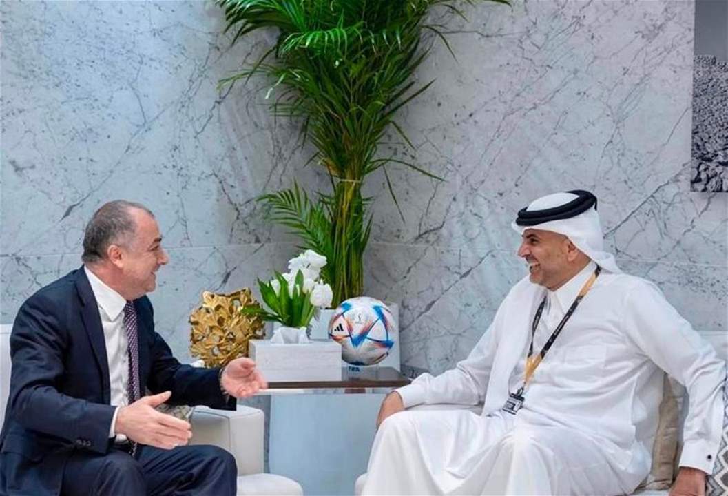 بو صعب عرض مع رئيس مجلس الوزراء القطري العلاقات الثنائية