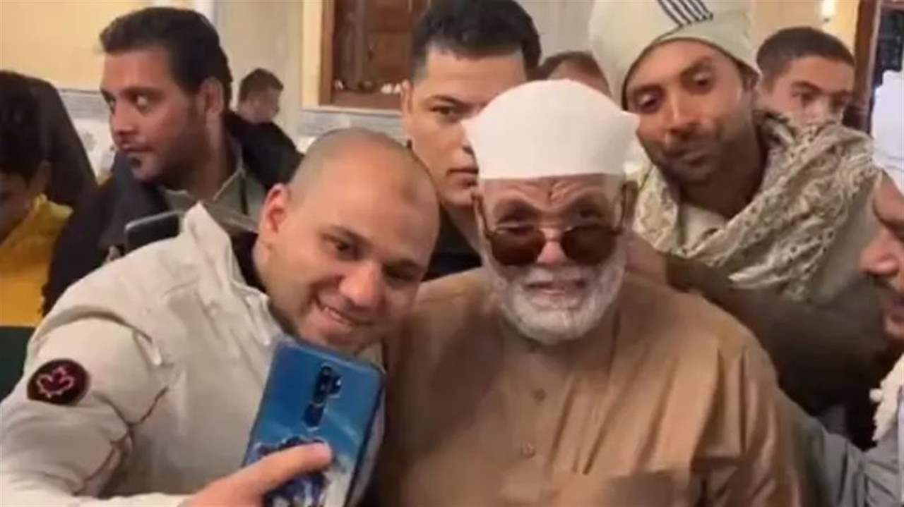   بالفيديو ـ شبيه الشيخ الراحل محمد متولي الشعراوي يُثير مشاعر الشعب المصري !