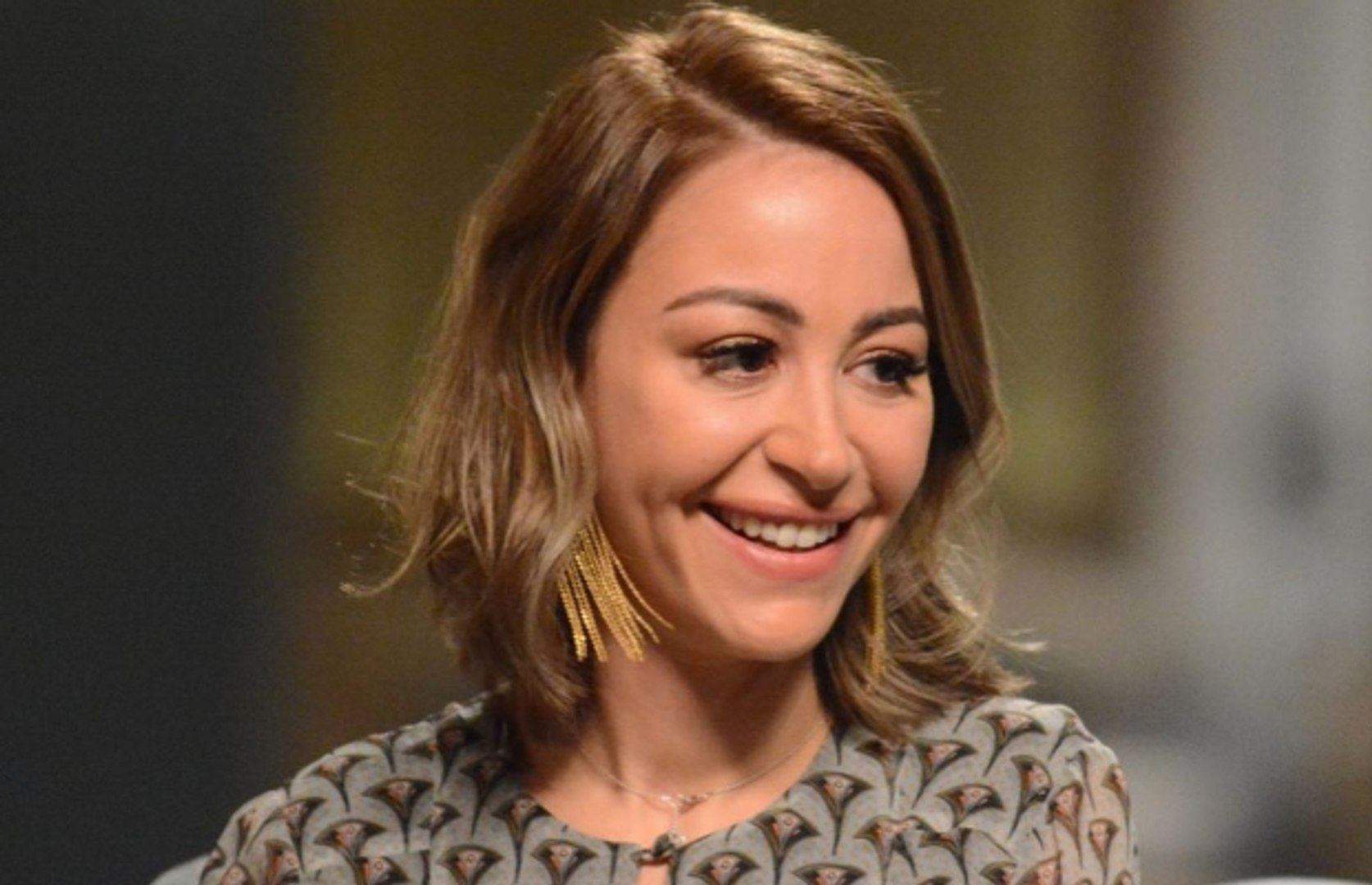 بعد منة شلبي .. القبض على فنان عربي شهير بتهمة حيازة الممـ ـنوعات