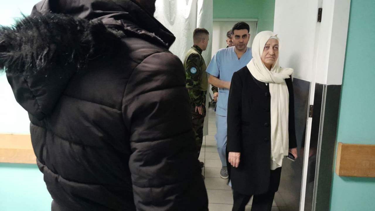 بهية الحريري تعود الجرحى الدوليين بحادثة العاقبية في مستشفى حمود وتنقل تعازي ميقاتي والحريري