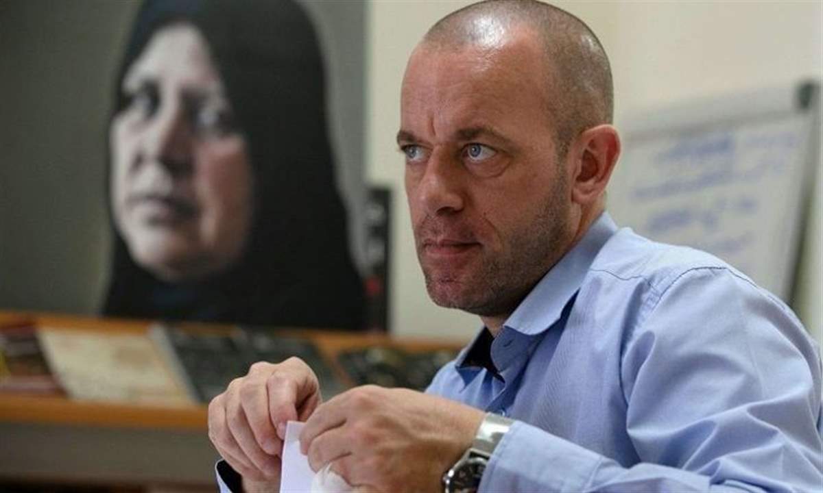 " إسرائيل" ترحّل المحامي الفلسطيني صلاح حموري إلى فرنسا