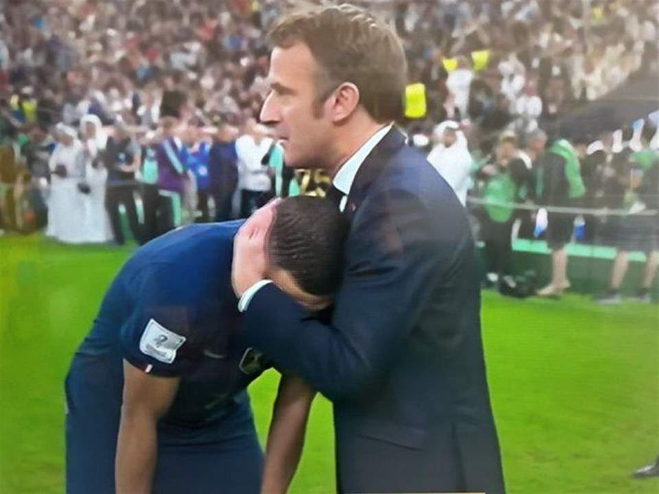   ماكرون بعد خسارة "الديوك" في نهائي كأس العالم: جعلتم فرنسا تحلم