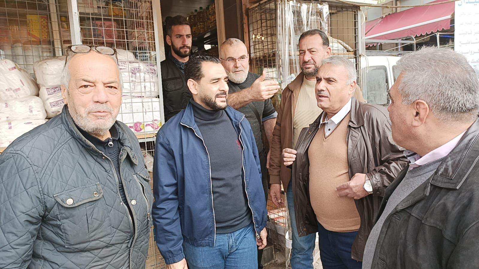 محافظ النبطية جال برفقة أبو حيدر على محال بيع الهواتف والادوات الكهربائية في المدينة للتأكد من الأسعار