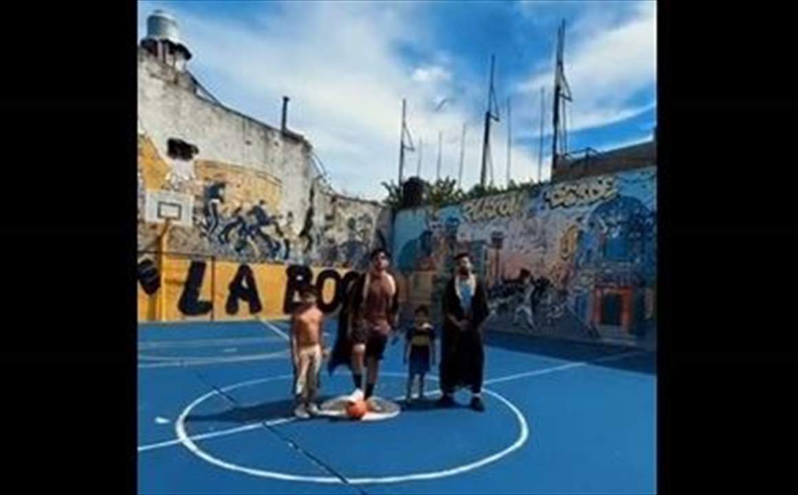 شاهدوا كيف وثـّق بالفيديو ردّة فعل الأرجنتينيين على البشت الخليجي